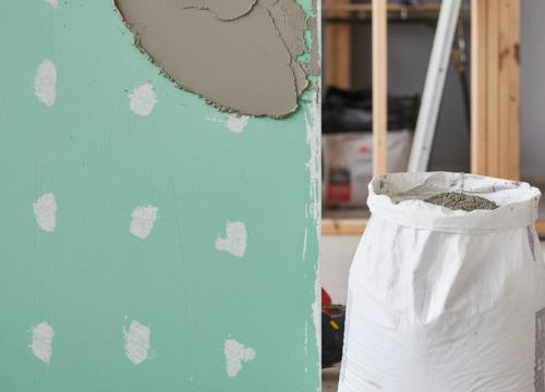 Гипсокартон против штукатурки: что лучше для выравнивания стен?