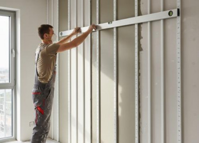 Как сделать стены ровными без лишних сложностей: выбираем маячковый профиль правильно